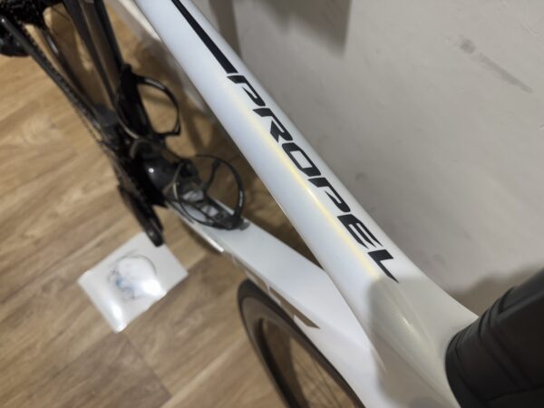 Giant Propel Advanced SL 1 Disc, Sram Force eTap AXS Powermeter, Giant SLR Zero Carbon - Image 2