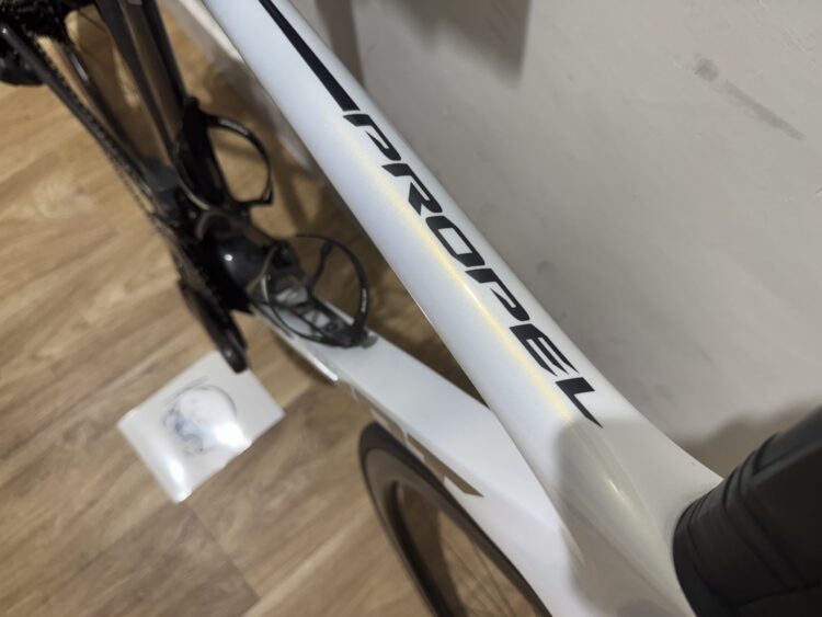(használt) Giant Propel Advanced SL 1 Disc, Sram Force eTap AXS Powermeter, Giant SLR Zero Carbon - Image 2