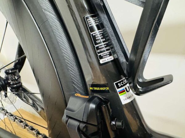 Újszerű Scott Foil RC30 Disc, Shimano Ultegra di2 12s, Syncros Carbon kerékszett(M) - Image 7