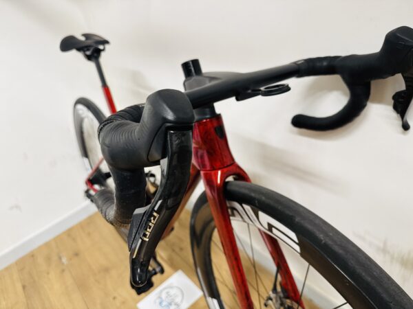 Trek Madone SLR9 Gen8 Red Viper Frost, Sram Red eTap AXS E1, Enve Carbon kerékszett (XS) - Image 10