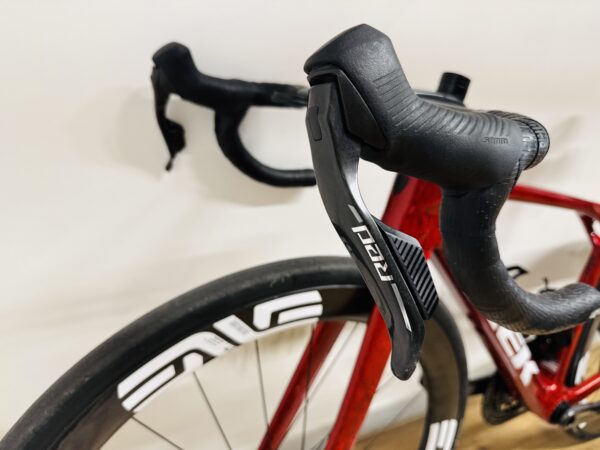 Trek Madone SLR9 Gen8 Red Viper Frost, Sram Red eTap AXS E1, Enve Carbon kerékszett (XS) - Image 12