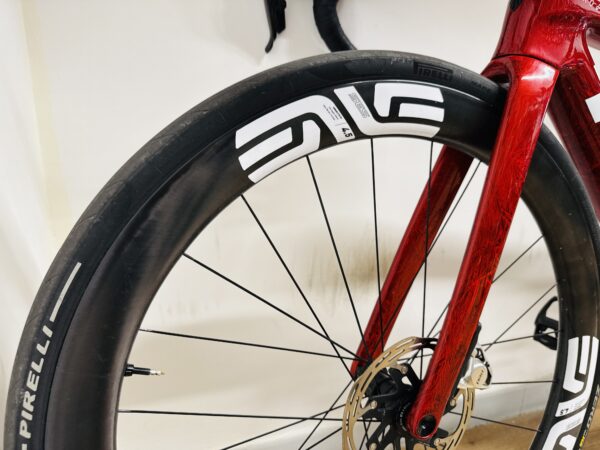 Trek Madone SLR9 Gen8 Red Viper Frost, Sram Red eTap AXS E1, Enve Carbon kerékszett (XS) - Image 13