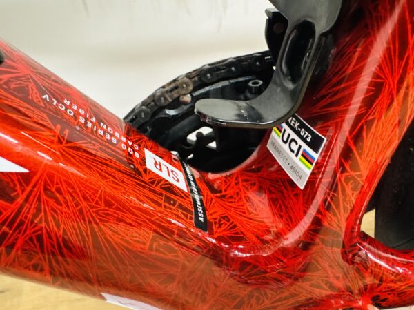 Trek Madone SLR9 Gen8 Red Viper Frost, Sram Red eTap AXS E1, Enve Carbon kerékszett (XS) - Image 4