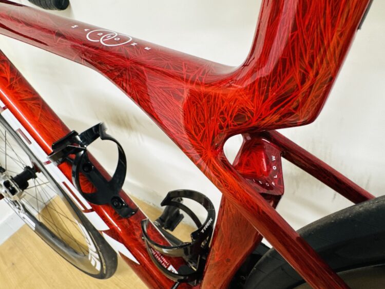 (használt) Trek Madone SLR9 Gen8 Red Viper Frost, Sram Red eTap AXS E1, Enve Carbon kerékszett (XS) - Image 17