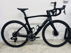 Pinarello Dogma F Disc, Sram Red eTap AXS, Fulcrum Speed Carbon kerékszett (53)
