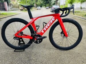 (használt) 2024-es Trek Madone SLR7 Gen7, Bontrager Aeolus Carbon Kerékszett (50)
