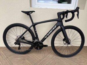 (ÚJ) Trek Domane SLR, Shimano 105 Di2, Bontrager Aeolus Carbon (52)