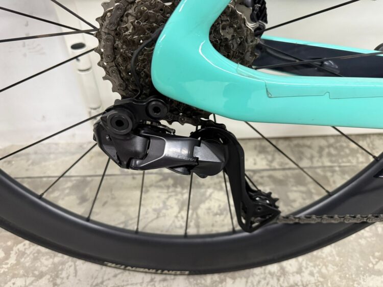 (használt) Bianchi Oltre Comp Disc, Shimano Ultegra di2 12s, Velomann Carbon kerékszett (55) - Image 2