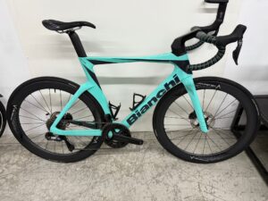 (használt) Bianchi Oltre Comp Disc, Shimano Ultegra di2 12s, Velomann Carbon kerékszett (55)