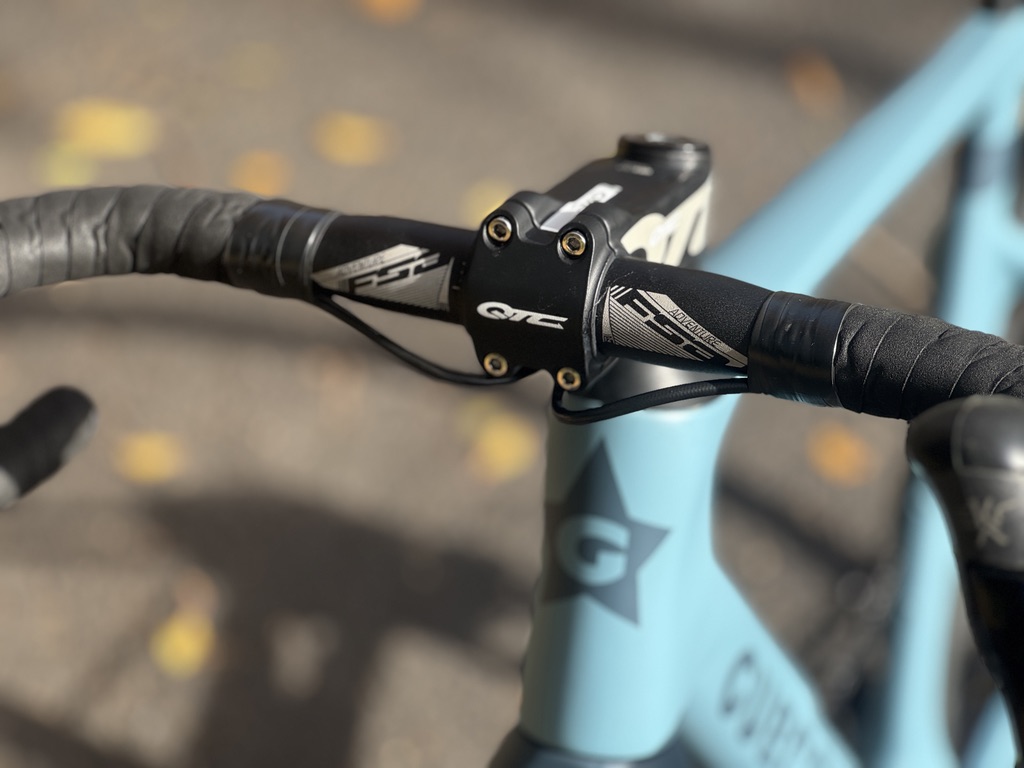 (használt) 2025 Guerciotti Escape Carbon Disc Gravel, Campagnolo Ekar 1x13, Ursus kerékszett (S) - Image 9