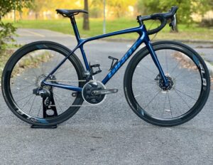 (használt) Giant TCR Advanced SL 1 disc, Sram Force AXS 12s+ Wattmérő, Giant SLR One Carbon kerékszett (S)