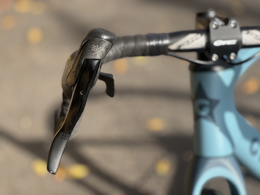 (használt) 2025 Guerciotti Escape Carbon Disc Gravel, Campagnolo Ekar 1x13, Ursus kerékszett (S) - Image 8