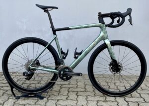 (használt) Officine Mattio OM 1S Carbon országúti kerékpár, Sram Force/Rival eTap AXS, OM Carbon kerékszett (58)