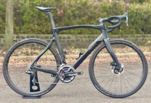 (használt) Pinarello Dogma F12 Disc, Shimano Dura Ace di2+Powermeter (57.5)