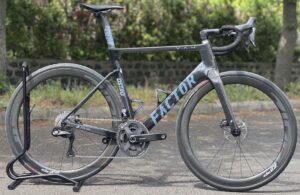 (használt) Factor Ostro Vam Disc Carbon, Ultegra di2, Zipp 303 Carbon (56)