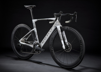 ÚJ Gusto GTR DB Sport TE, Shimano 105 di2 12s, Carbon kerékszett – országúti kerékpár